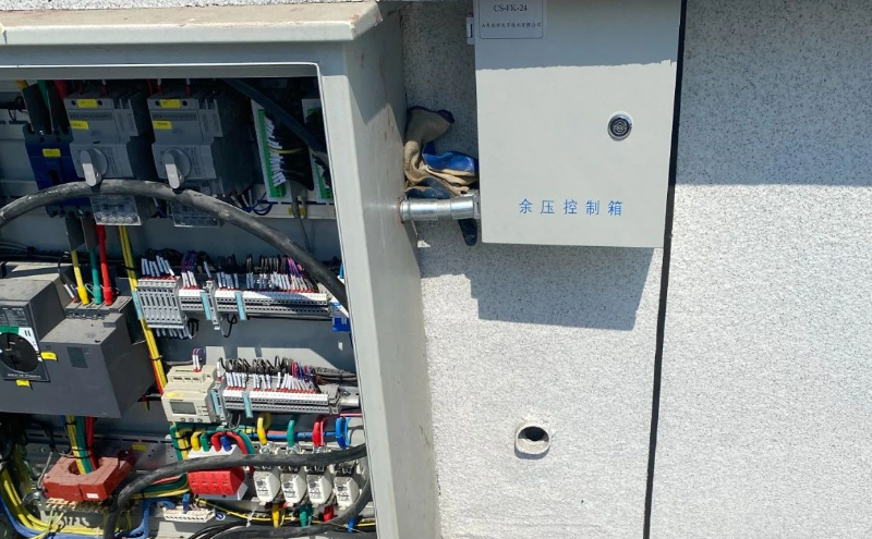 余壓控制器安裝于室外/室內（配電箱外部）